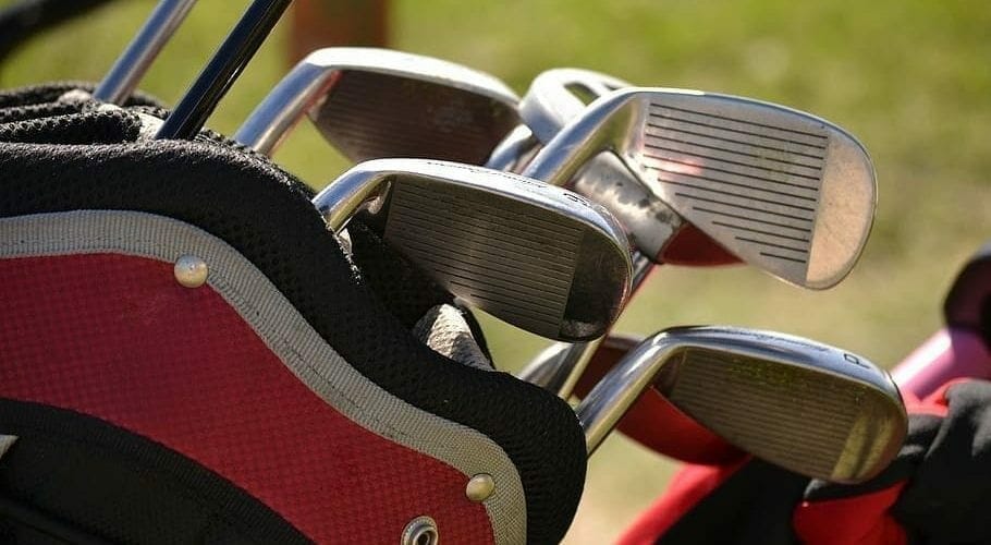 golf clubs in a bag