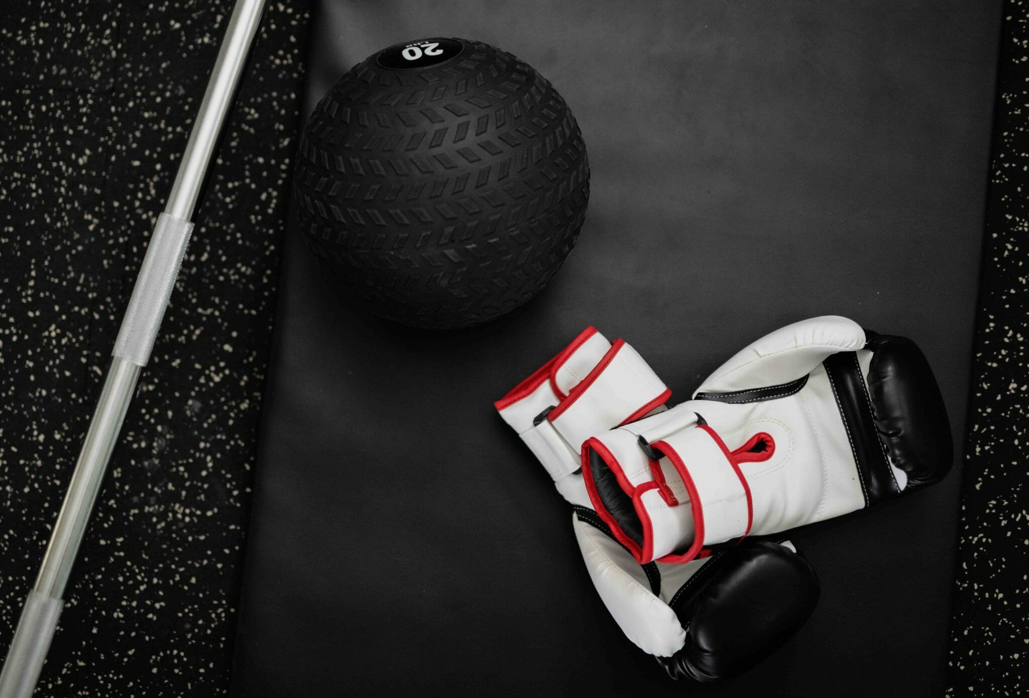 How To Clean Golf Gloves (Easy Guide)