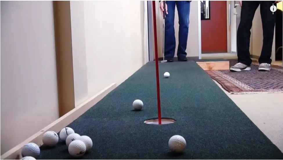 indoor golf playing