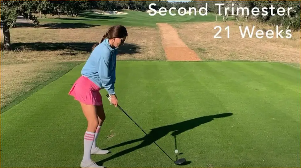 woman in her second trimester pregnancy playing golf